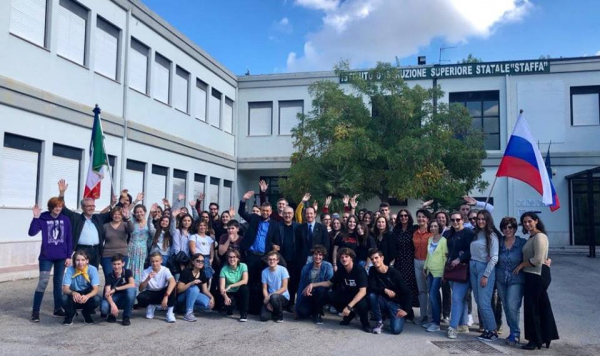 EEE Project students and the school hosted by Russia.